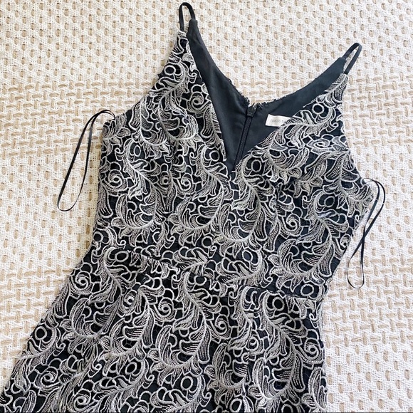 Dress The Population Aurora Lace Dress XS NEW $242 - Picture 3 of 11